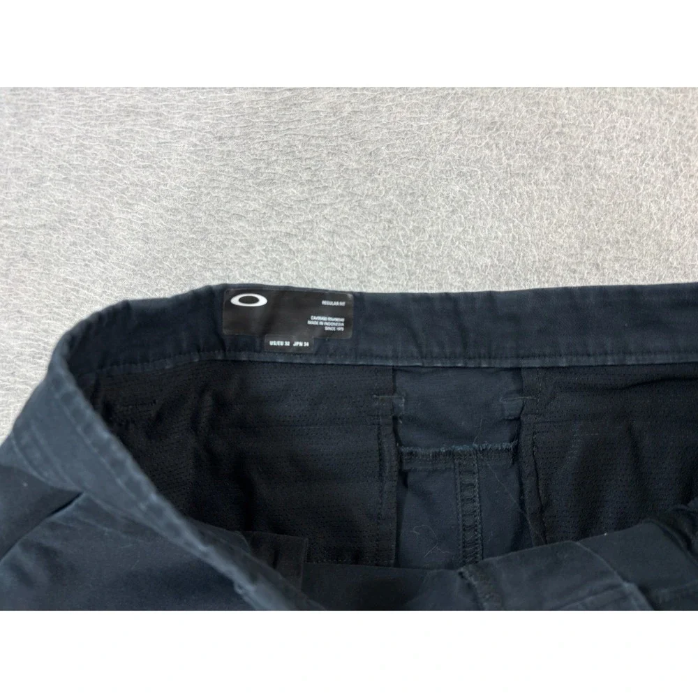 Oakley Cotton Blend Regular Fit Chino Shorts (Men's 32) Black - 10